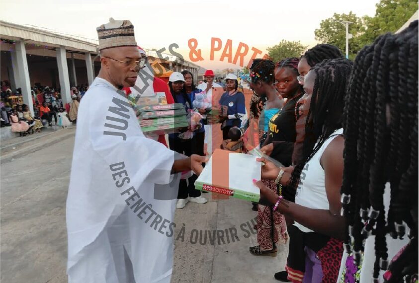 Solidarité festive : Le Maire de Yaoundé 5 offre 500 jouets aux enfants de Mora