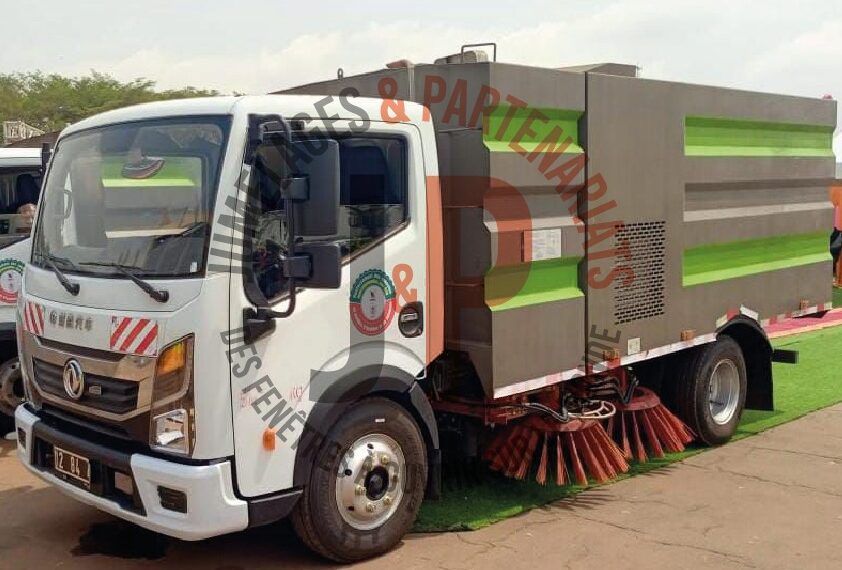 Yaoundé 5 se dote d’une nouvelle balayeuse mécanique pour renforcer la lutte contre l’insalubrité