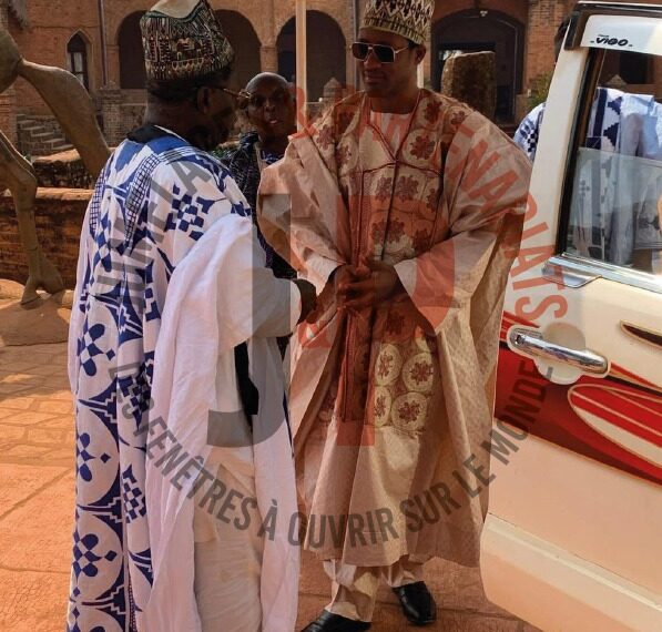 Diplomatie traditionnelle : Le Roi Tikar de Bakim reçu au…