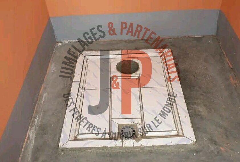 Meyos à Evodoula : Trois latrines écologiques pour améliorer l’hygiène…