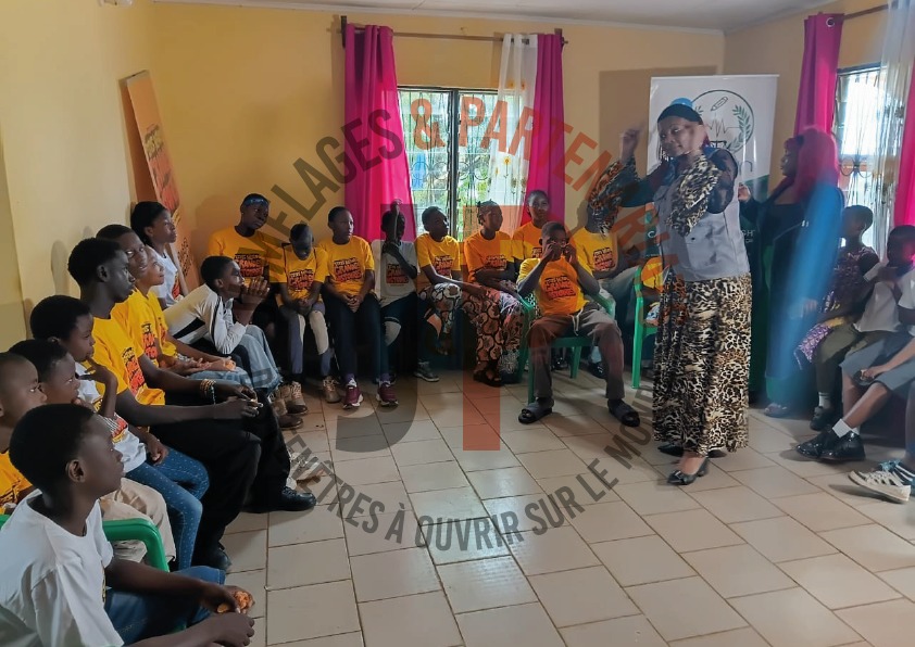 Petits héros, grandes histoires : Des adolescents en centres d’accueil formés à la résilience et à…